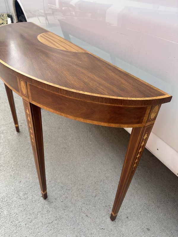 FEDERAL STYLE LARGE MAHOGANY CONSOLE TABLE IN EXCELLENT CONDITION gallery