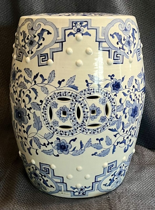 Vintage Chinese Porcelain Garden Stool Side Table Pedestal White Blue Chinoiser gallery