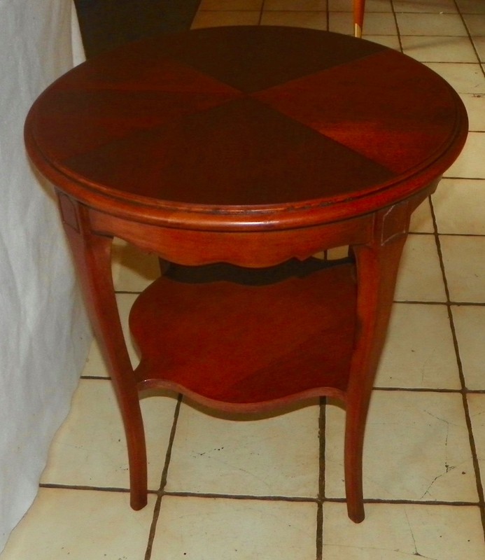 Round Mahogany Book Match Veneer Top Lamp Table / End Table by Drexel (PRT134) gallery