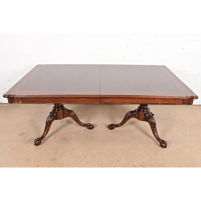 Thomasville Chippendale Banded Flame Mahogany Pedestal Dining Table, Refinished gallery