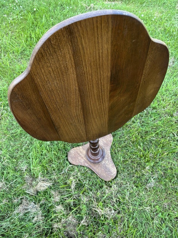Antique 19th Century Oak With Walnut Stain Tilt Top Table gallery