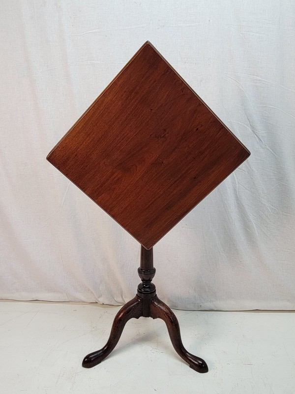 Antique Early 19th Century Queen Anne Mahogany Square Tilt-Top-Accent Table gallery