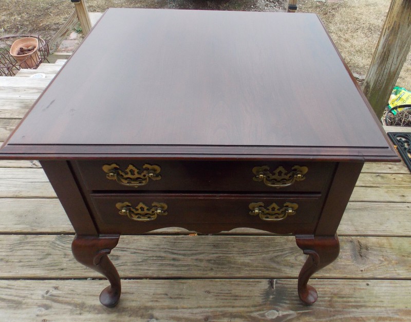 Ethan Allen Cherry End Table (T-28) (EA-81)