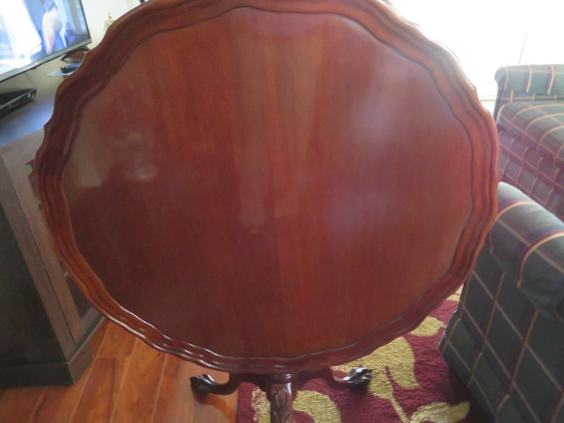 HICKORY CHAIR SOLID MAHOGANY PIE CRUST TILT TOP TABLE 30" Diameter gallery