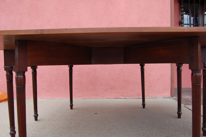 LARGE AMERICAN SHERATON WALNUT DINING TABLE c. 1810 gallery