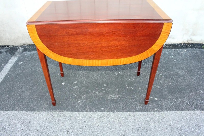 Great English Hepplewhite Mahogany Pembroke Table with Satinwood Banding c. 1940 gallery
