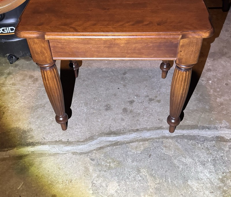 20th Century Traditional Nichols & Stone Mahogany End Table gallery