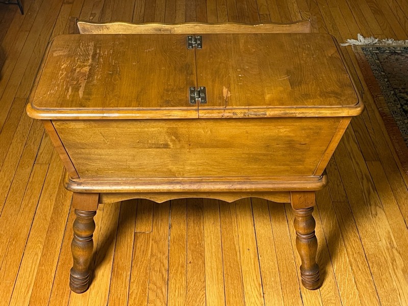 Vintage Rustic Colonial Maple Wood Dough Box End Table Lift Top Magazine Rack gallery