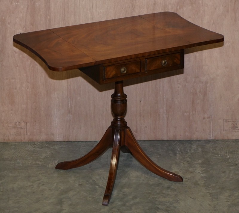 STUNNING BEVAN FUNNELL EXTENDING MAHOGANY SIDE END LAMP WINE CARD TABLE gallery
