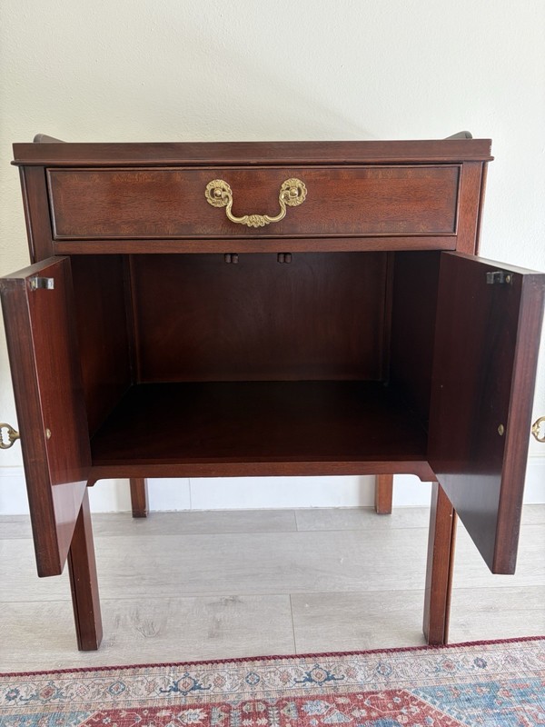 Council Craftsmen Mahogany End Table gallery