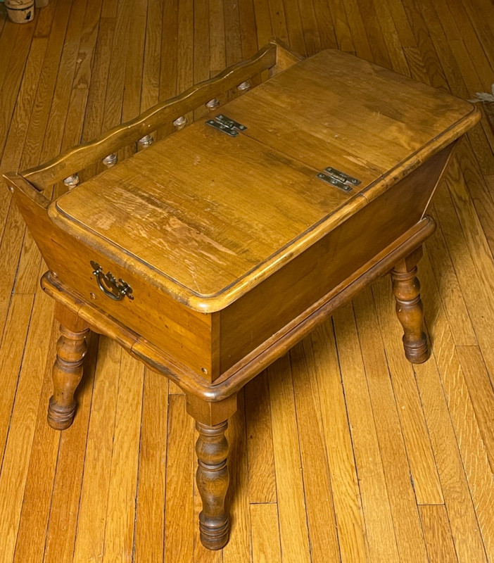 Vintage Rustic Colonial Maple Wood Dough Box End Table Lift Top Magazine Rack gallery