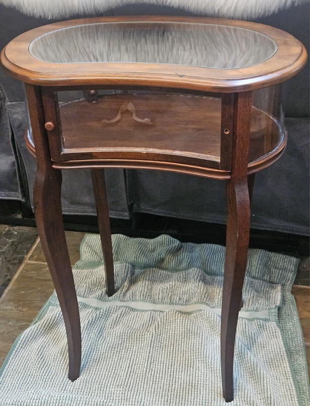 BOMBAY COMPANY TABLE KIDNEY SHAPED MAHOGANY 29X21.5 X14 VINTAGE 1991 VERY RARE