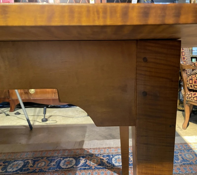 Country Hepplewhite Style Tiger Maple Dining Table with Breadboard Ends gallery