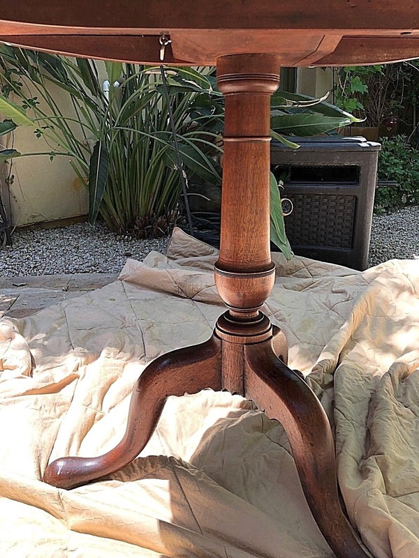 CHIPPENDALE MAHOGANY ROUND TILT TABLE CIRCA LATE 1700'S ORIGIN BOSTON AREA gallery
