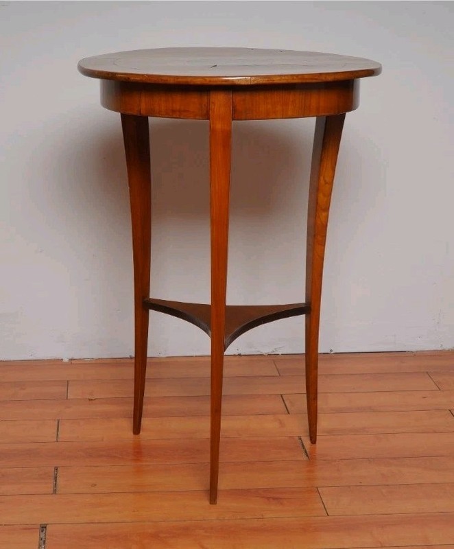 Vintage Side Table, Round Veneered Top w/Radial wood Grain And Inlaid Medallion gallery