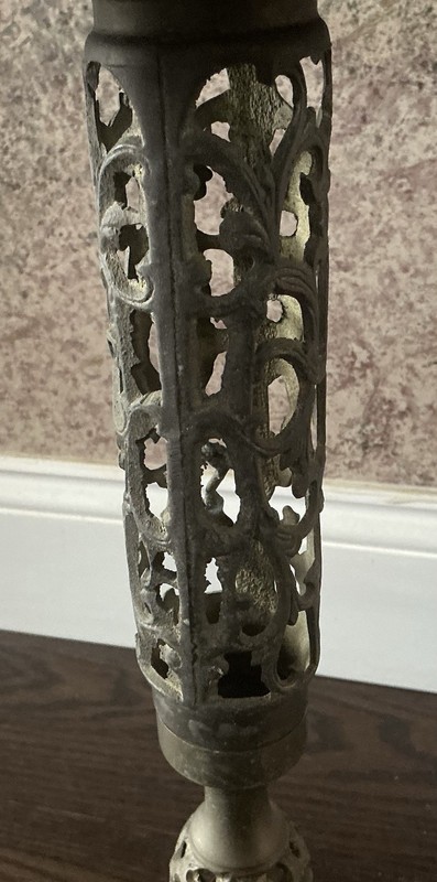 Classic Vtg French Style Marble Top Accent Table /w Reticulated Brass Base gallery