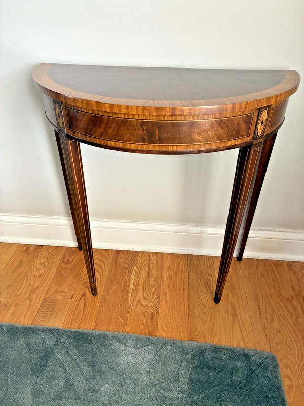 FEDERAL STYLE MAHOGANY DEMILUNE CONSOLE TABLE WITH SATINWOOD BELLFLOWER INLAYS