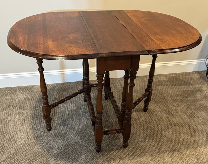 Antique Walnut Gate Leg Drop Leaf Table Circa Early 1900s, Great Condition!