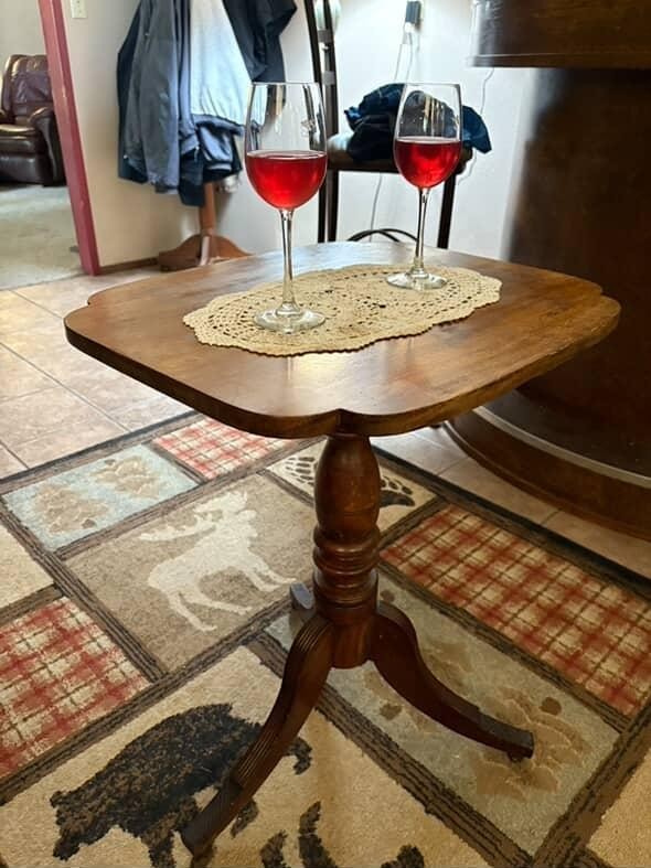 Antique End Table Vintage Exellent Condition
