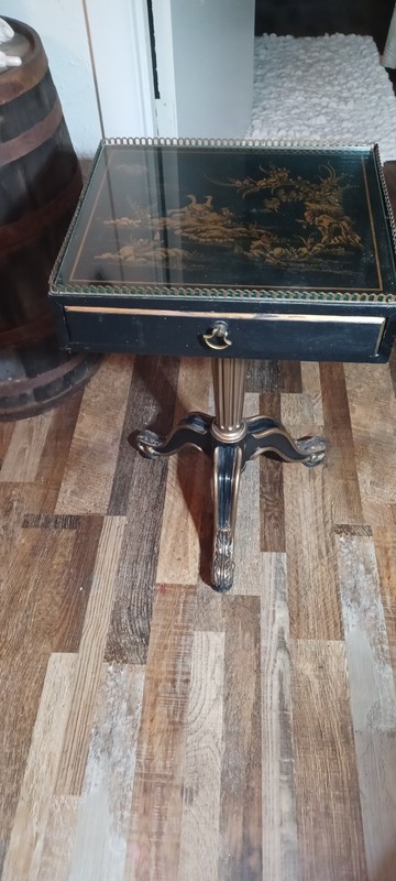 RARE FIND 1960s Drexel Heritage Et Cetera chinoiserie side table, black and gold