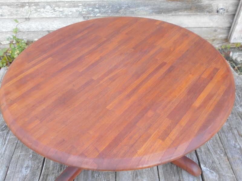 MID CENTURY MODERN ROUND COFFEE TABLE WITH LAMINATE WOOD TOP gallery