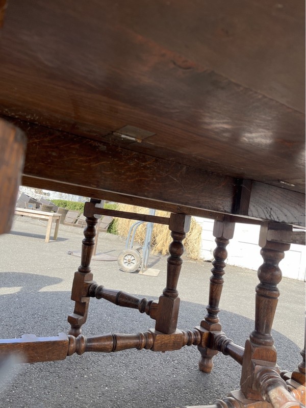 Antique English Massive Oval Gate-Leg Drop-Leaf Dining Table gallery