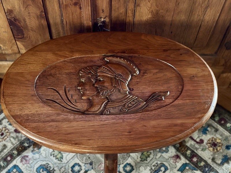 Antique HandCarved Oval Walnut Accent Table Greek/Roman Soldier Couple Cabriole gallery