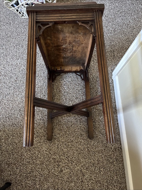 VTG/Georgian Revival Accent Table With Stretcher Legs gallery