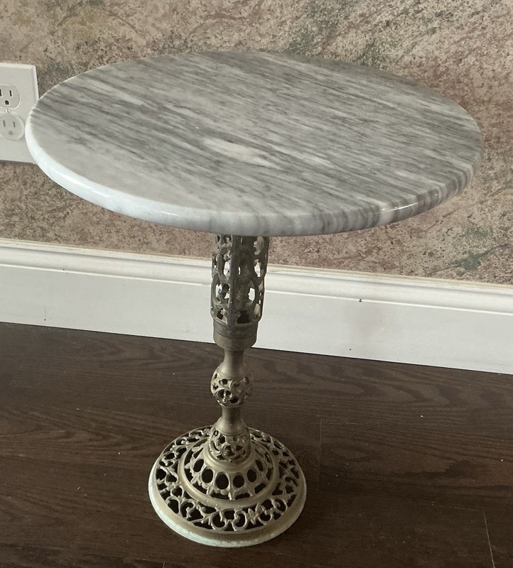Classic Vtg French Style Marble Top Accent Table /w Reticulated Brass Base gallery