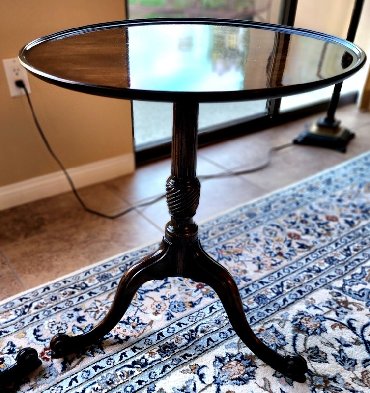 ENGLISH 18TH CENTURY GEORGIAN ROUND END TABLES - A PAIR gallery