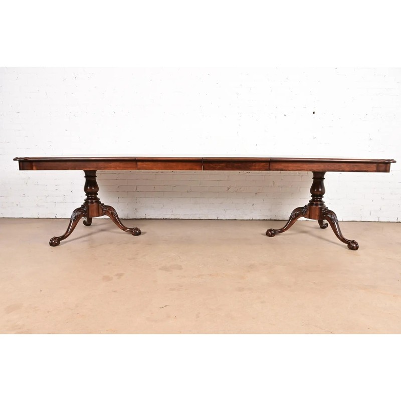 Thomasville Chippendale Banded Flame Mahogany Pedestal Dining Table, Refinished gallery