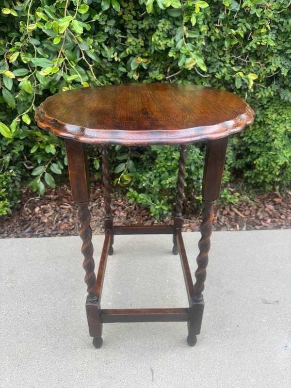Jacobean Oak Barley Twist End/ Side Accent Table gallery