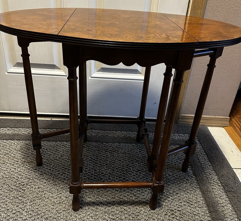 Baker Furniture Burled Walnut Gate Leg Drop Leaf Side Table