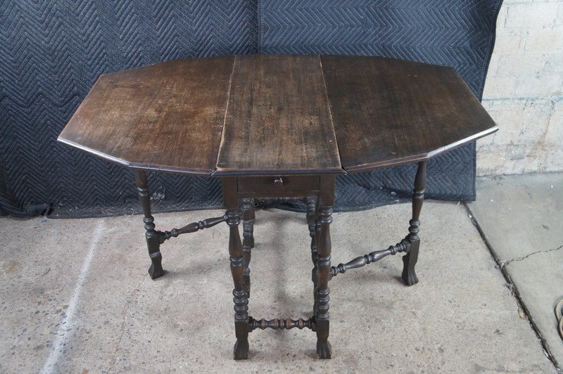 Antique William & Mary Style Walnut Dropleaf Gateleg Parlor Table gallery