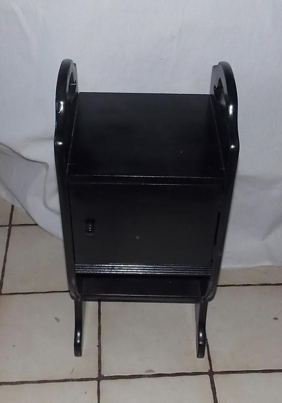 Black Lacquer Smoke Stand (SS-10)