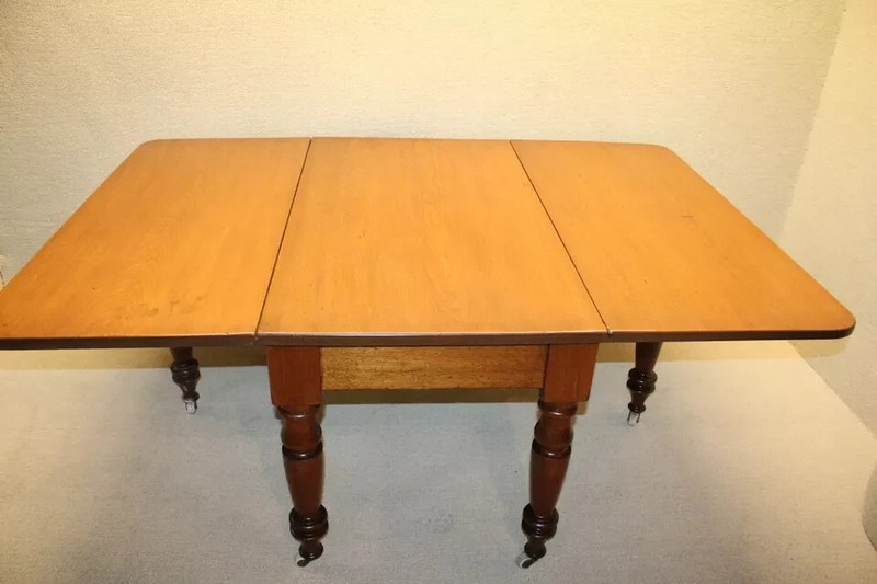 Antique 19th C. American Solid Walnut Drop Leaf Dining Breakfast Table