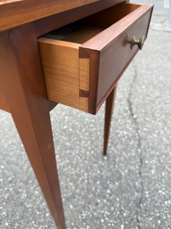Eldred Wheeler American cherry end table. Williamsburg Hepplewhite 1790-1810 gallery