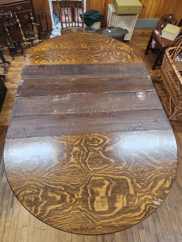 Antique Round Quarter Sawn Oak Dining Table W/carved Lion Heads and Claw Feet gallery