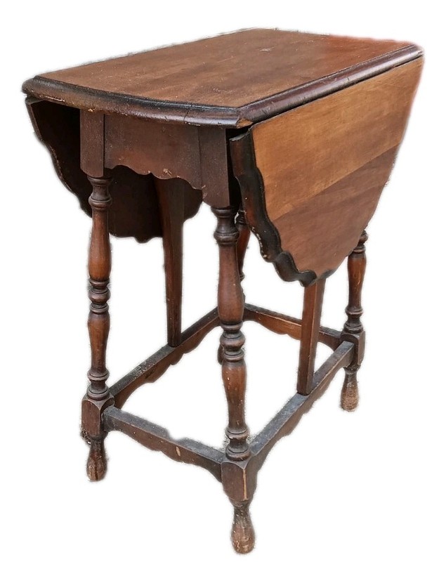 18th Century New England William And Mary Gate Leg Table