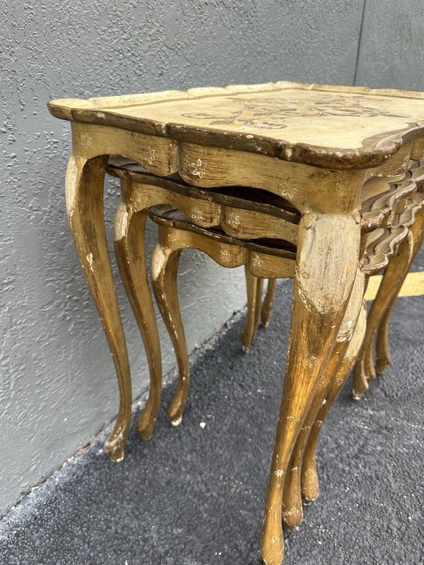 SET OF THREE FLORENTINE ITALIAN GOLD GILT WOODEN TABLES NESTING gallery