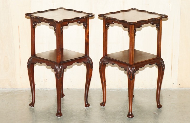 PAIR OF STUNNING THOMAS CHIPPENDALE STYLE TWO TIERED MAHOGANY SIDE END TABLES gallery
