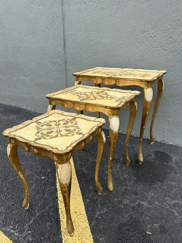 SET OF THREE FLORENTINE ITALIAN GOLD GILT WOODEN TABLES NESTING gallery