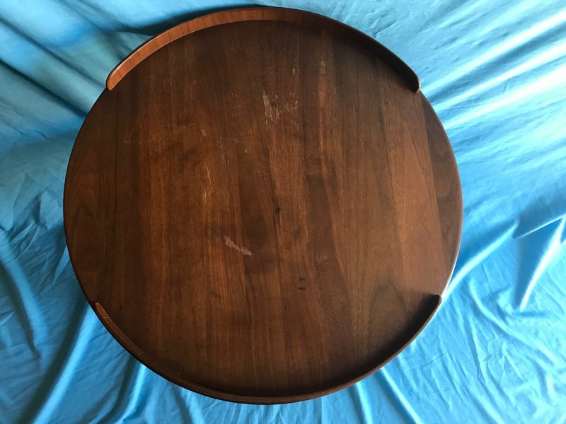 Vintage 22” Round Two-Tier Spindle End Table / Nightstand **LOCAL PICK-UP ONLY** gallery