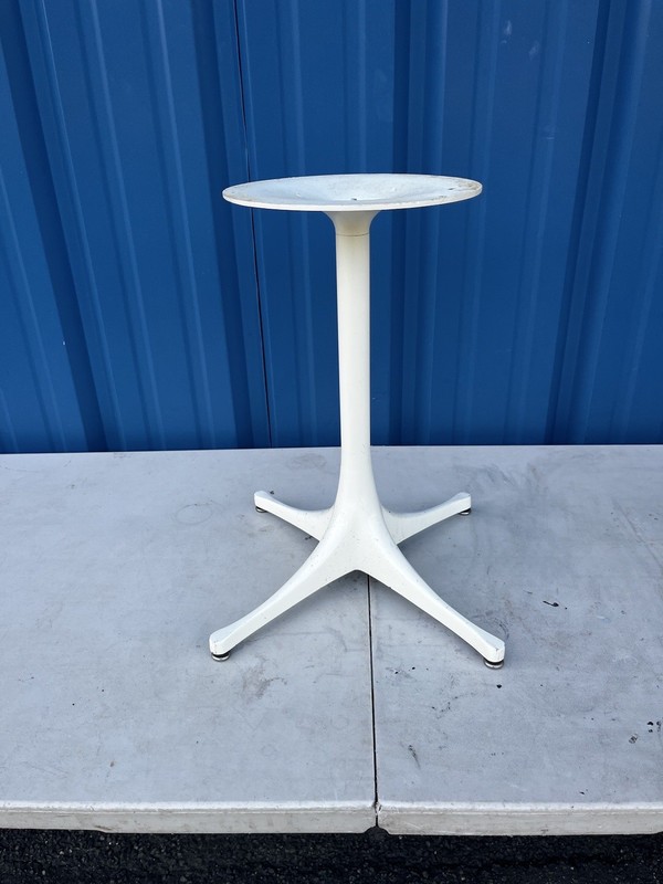 MCM George Nelson, Miller Era Table Base