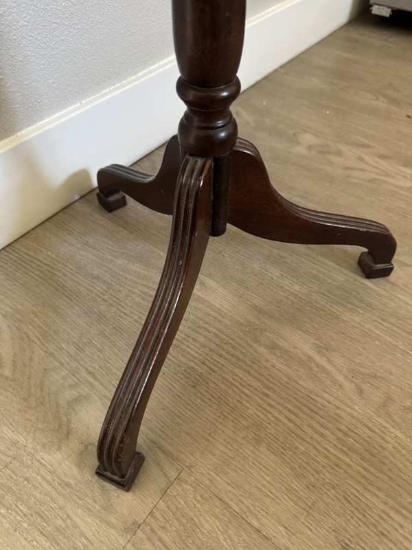 Vintage Bombay Co Tilt Top Table Plant Stand 90's Oval Mahogany Victorian Style gallery
