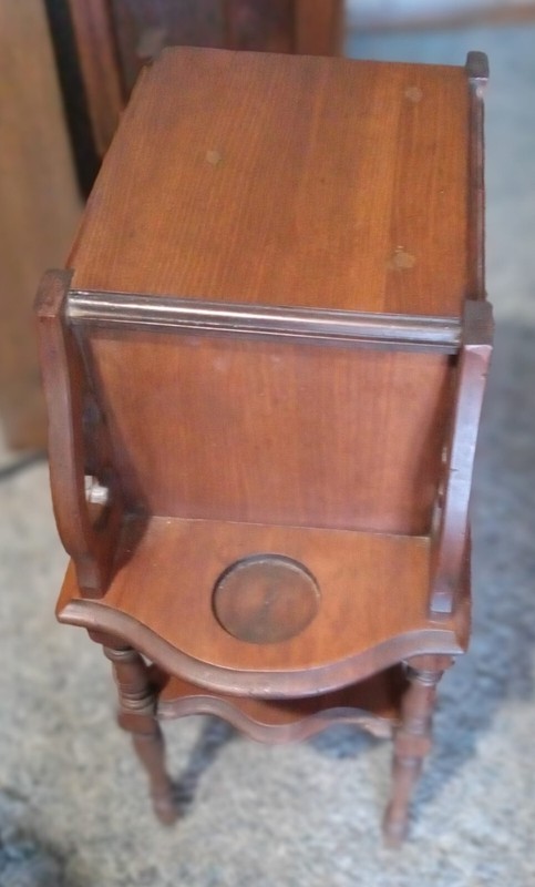 Walnut Smoke Stand Humidor (SS1) gallery