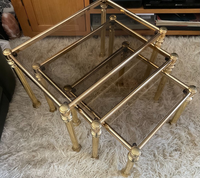 VINTAGE RETRO FINE QUALITY NEST OF 3 ORMOLU BRASS AND GLASS COFFE TABLES gallery