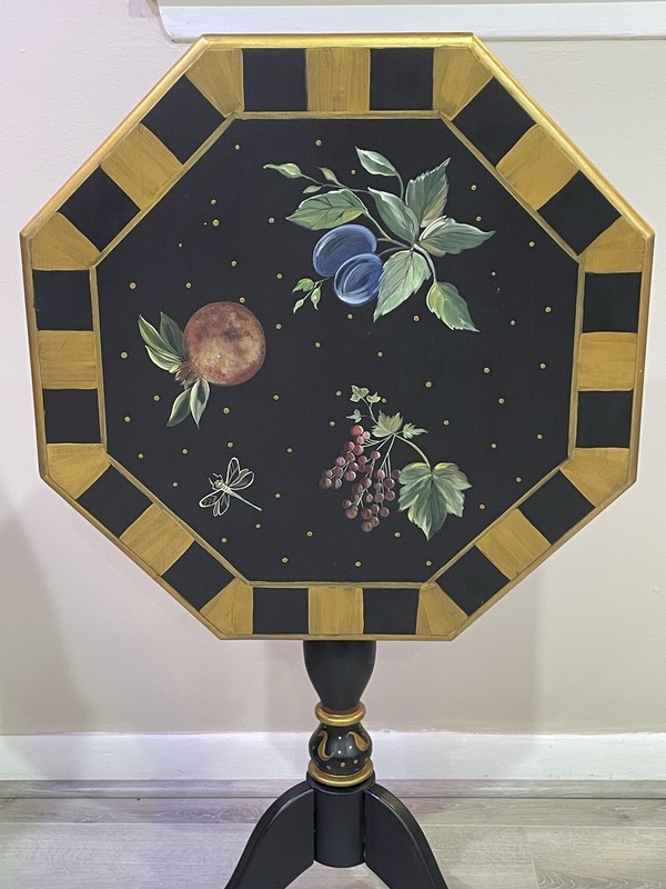 Vintage Hollywood Regency Gilt Octagonal Tilt Top Tea Table Gold Tripod Pedestal gallery