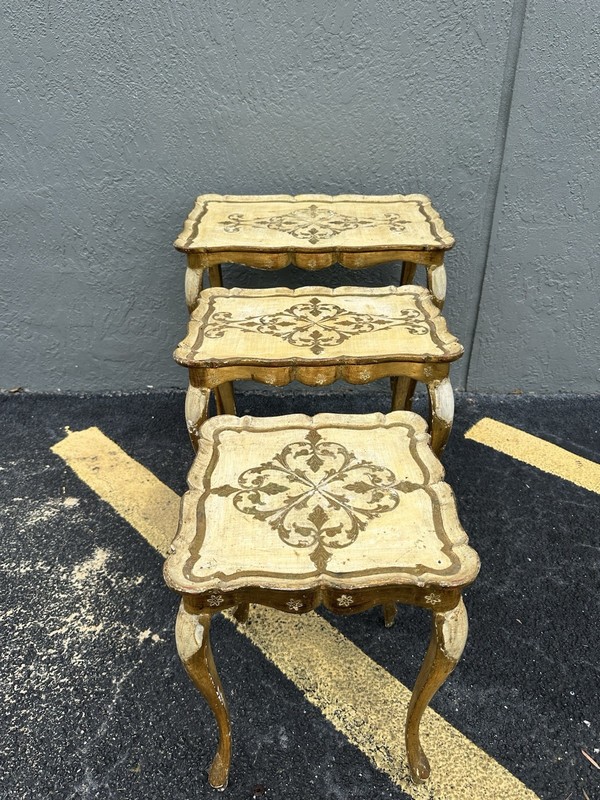 SET OF THREE FLORENTINE ITALIAN GOLD GILT WOODEN TABLES NESTING gallery