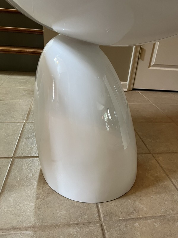 Pair Of MCM Small Parabel Table By Eero Aarnio In White Fiberglass gallery